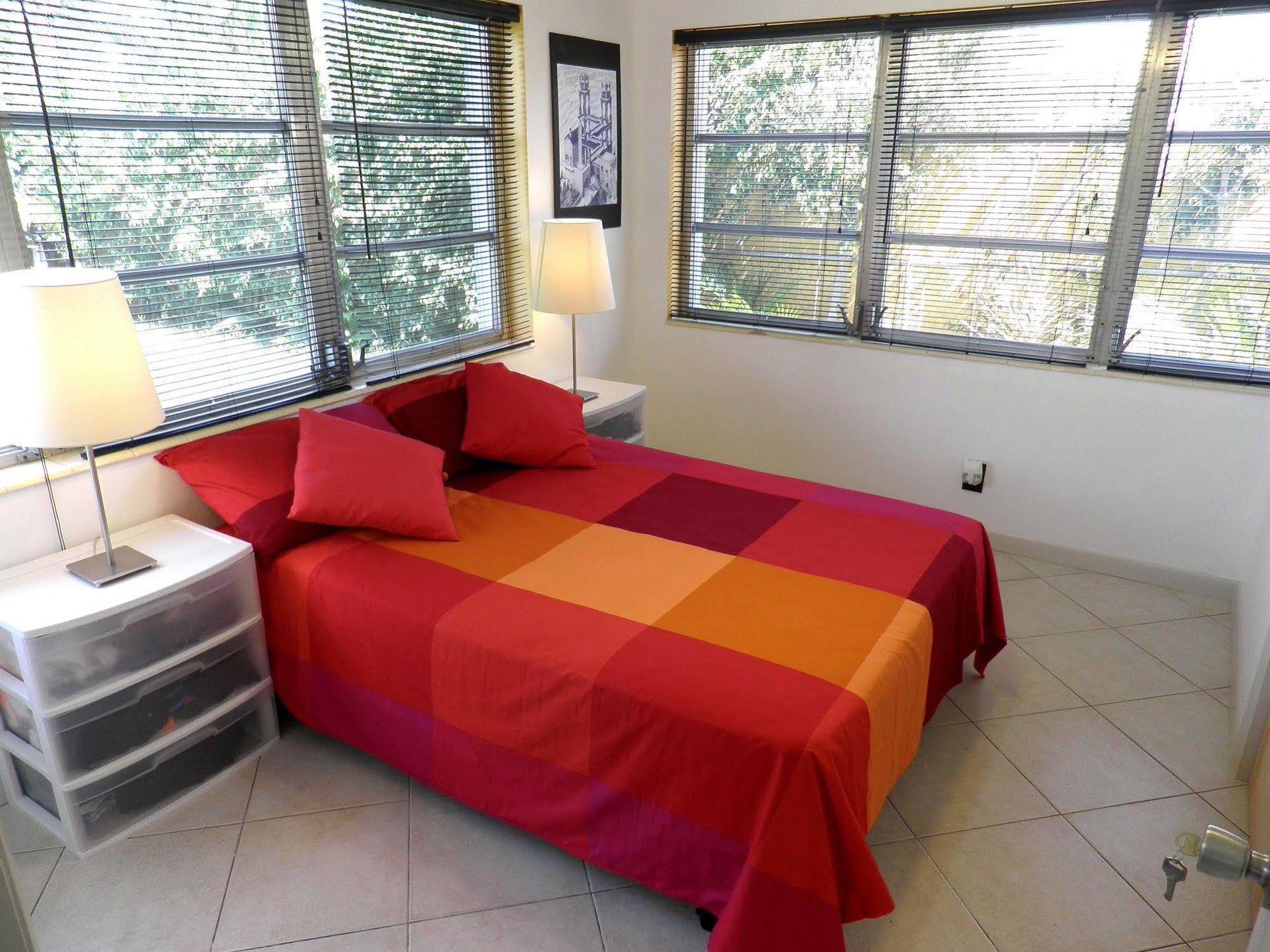 Blue Ocean Guesthouse Oakland Park Esterno foto